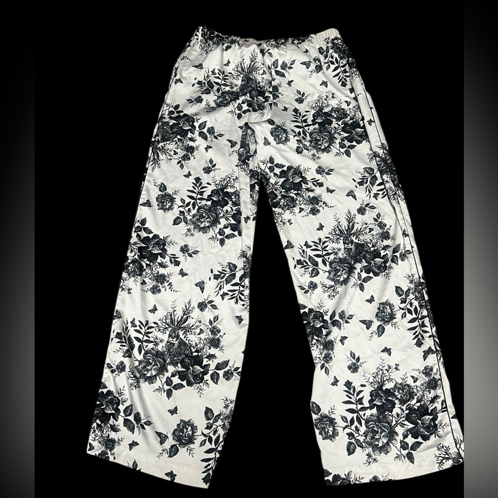 Victoria’s Secret Toile Silky Sleep Pants - Picture 2 of 6